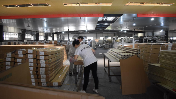 我與企業(yè)共命運(yùn)，同舟共濟(jì)渡難關(guān)